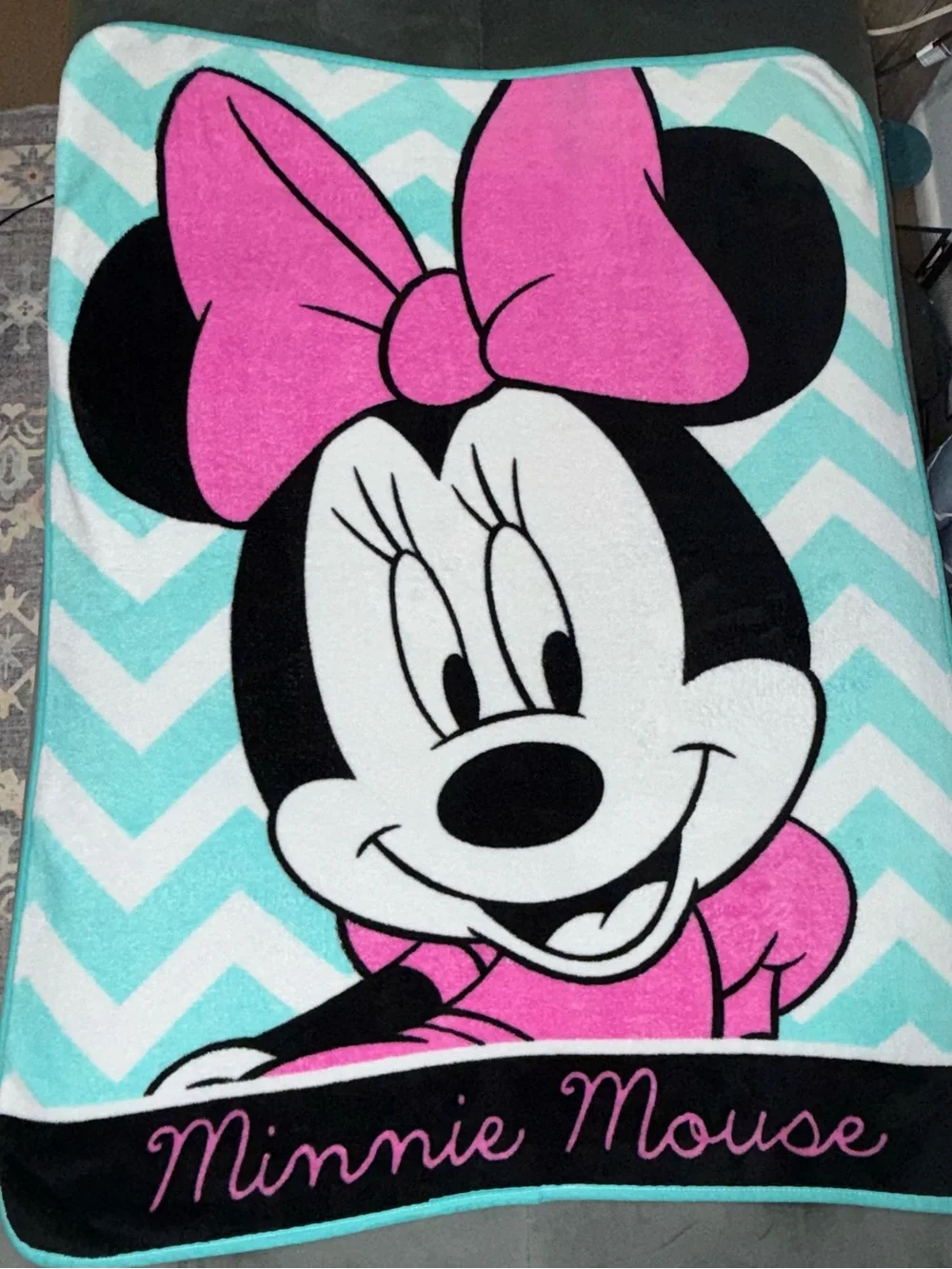 Disney Minnie Mouse Chevron 47” x 37” Plush Blanket